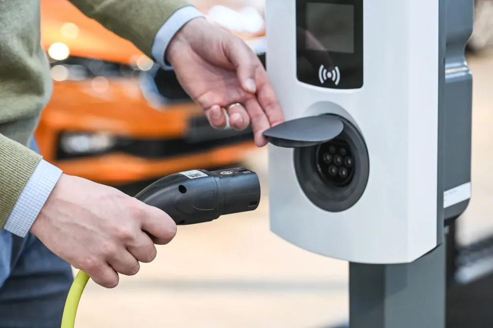 Borne de recharge près de Septèmes-les-Vallons